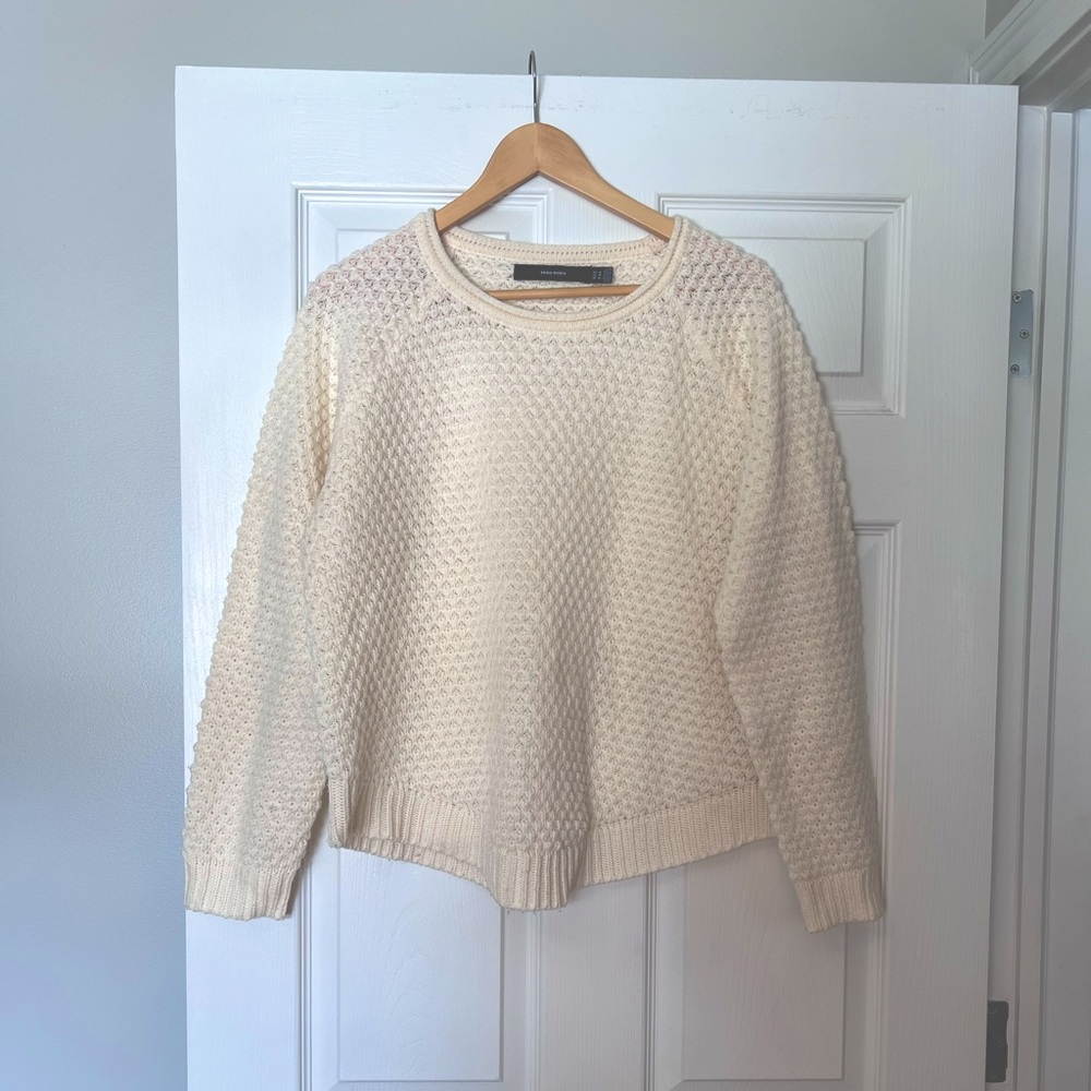 Vero Moda Cream round neck scallop pattern knit sweater size XL